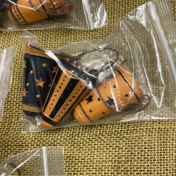 🎃 Halloween Party Favors, Set of 12, metal with handle, can hold treat. - Picture 9 of 10